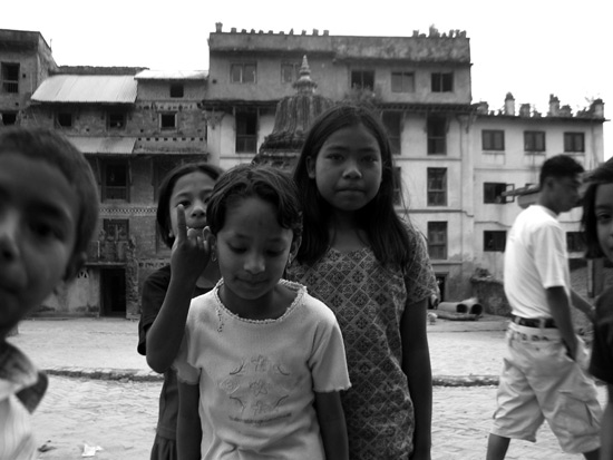 nepal---meisjes-op-plein.jpg